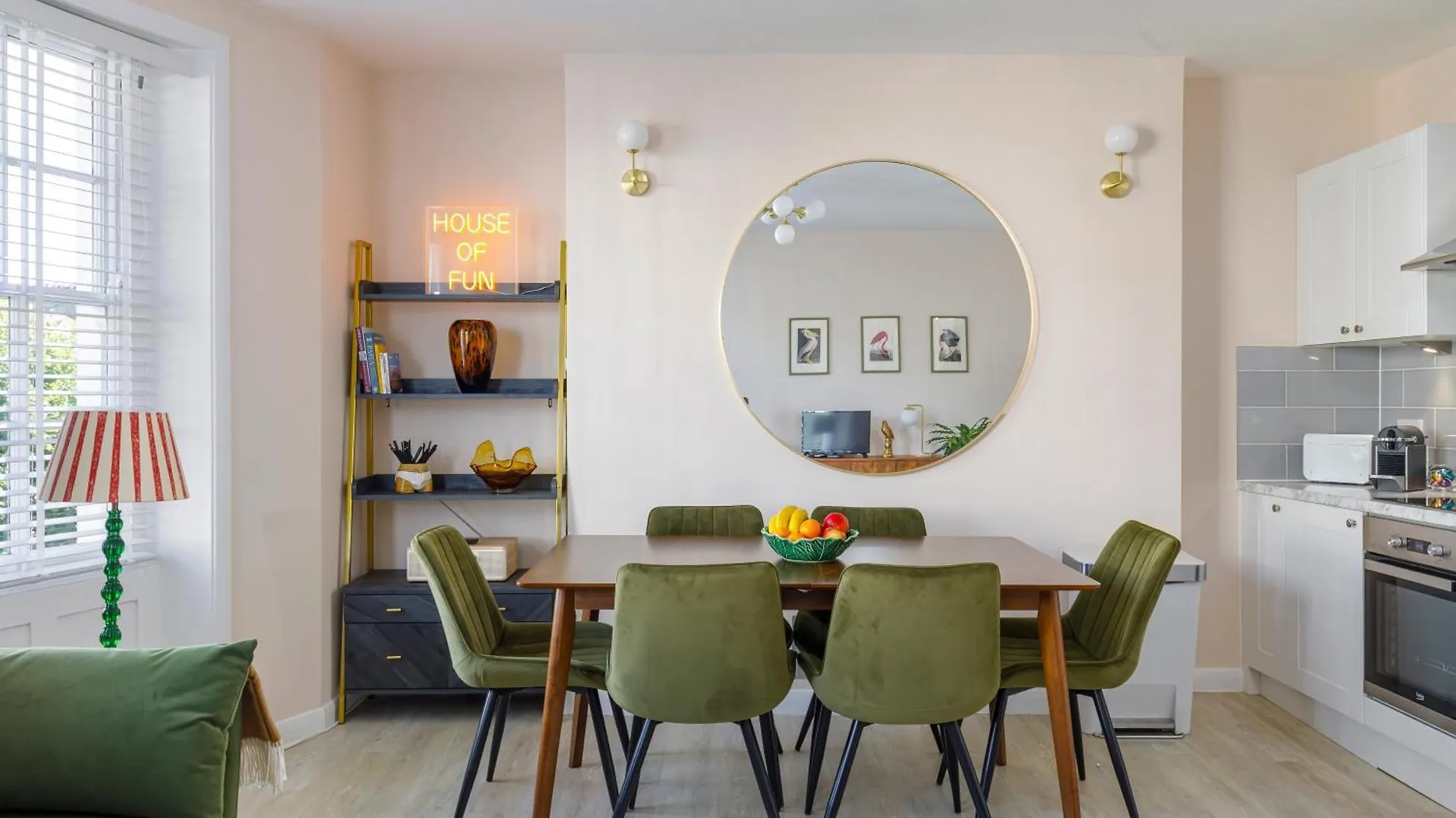 The Chic Coastal Retreat - 3Bd Apartment Brighton