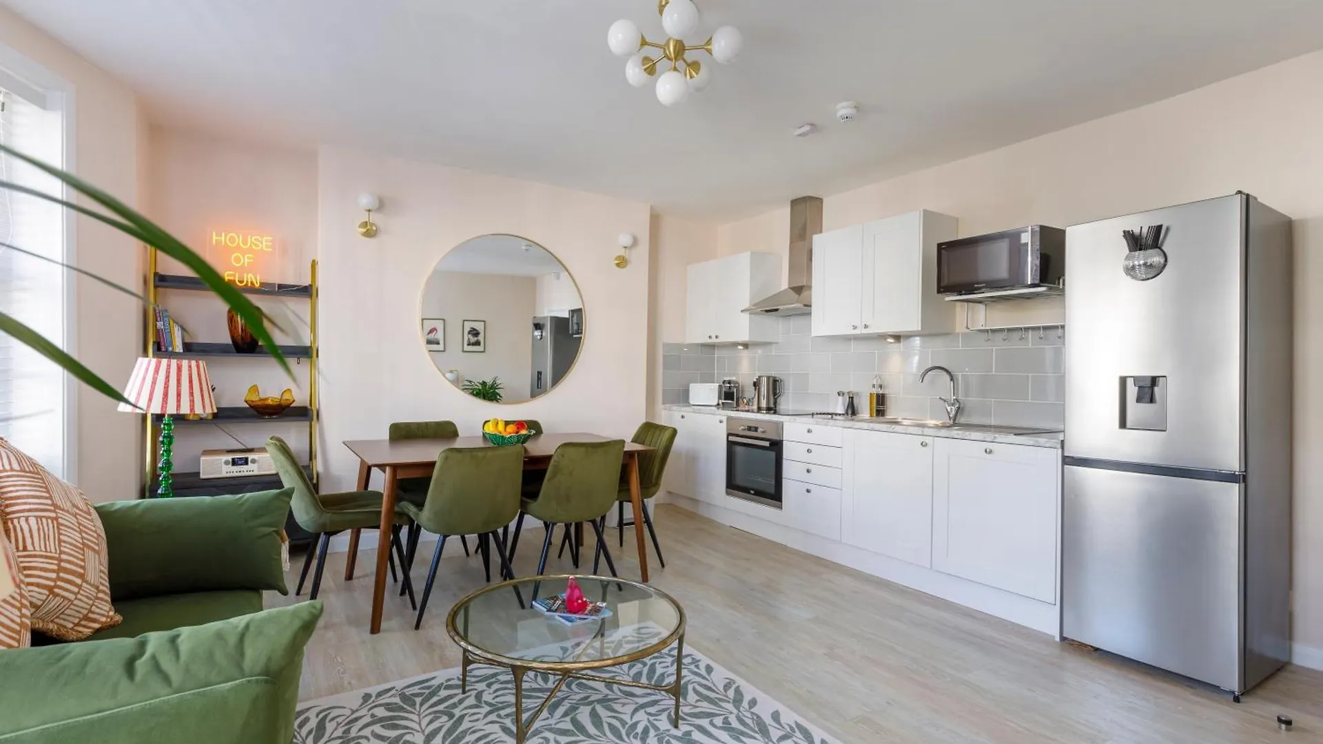 The Chic Coastal Retreat - 3Bd Apartment Brighton 0*,  United Kingdom