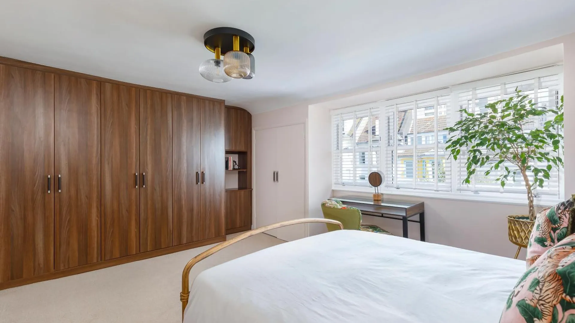 The Chic Coastal Retreat - 3Bd Apartment Brighton 0*,  United Kingdom