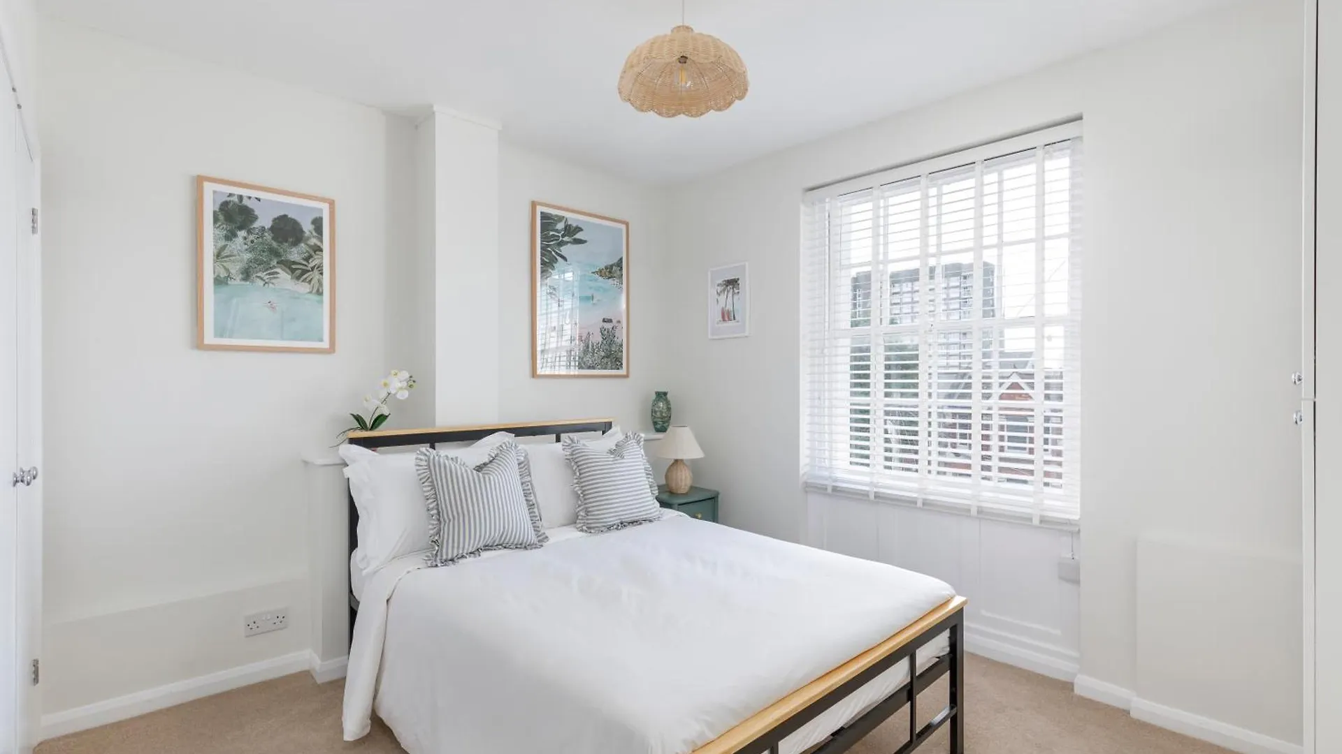 The Chic Coastal Retreat - 3Bd Apartment Brighton United Kingdom