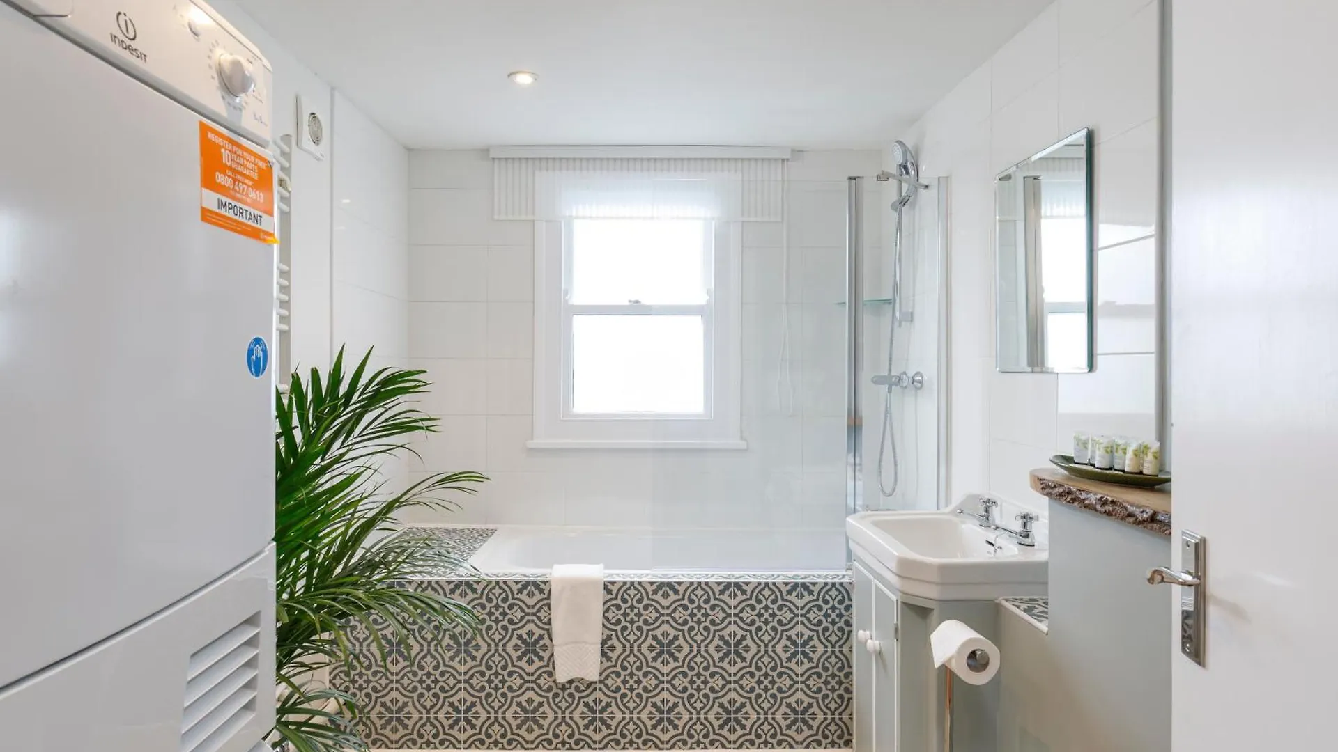The Chic Coastal Retreat - 3Bd Apartment Brighton