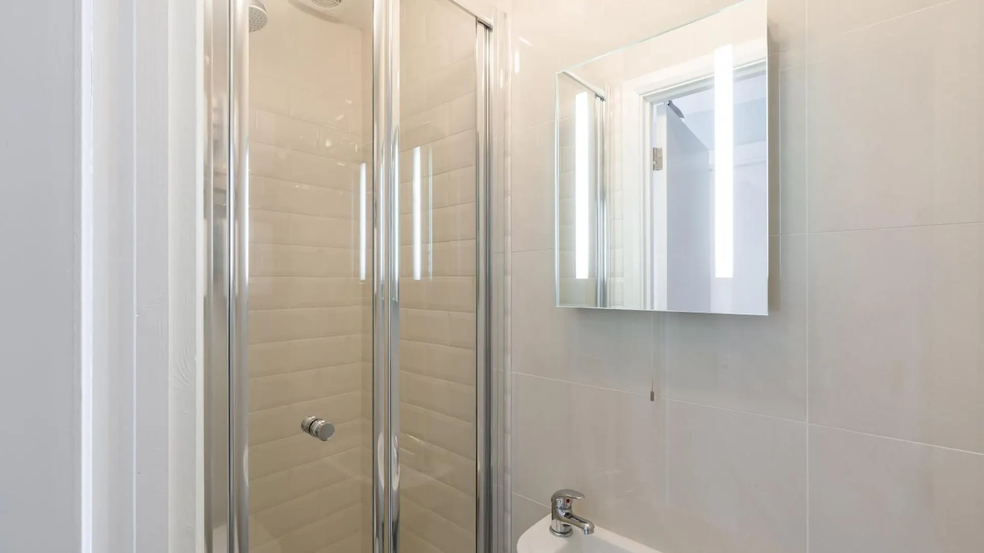 The Chic Coastal Retreat - 3Bd Apartment Brighton 0*,  United Kingdom