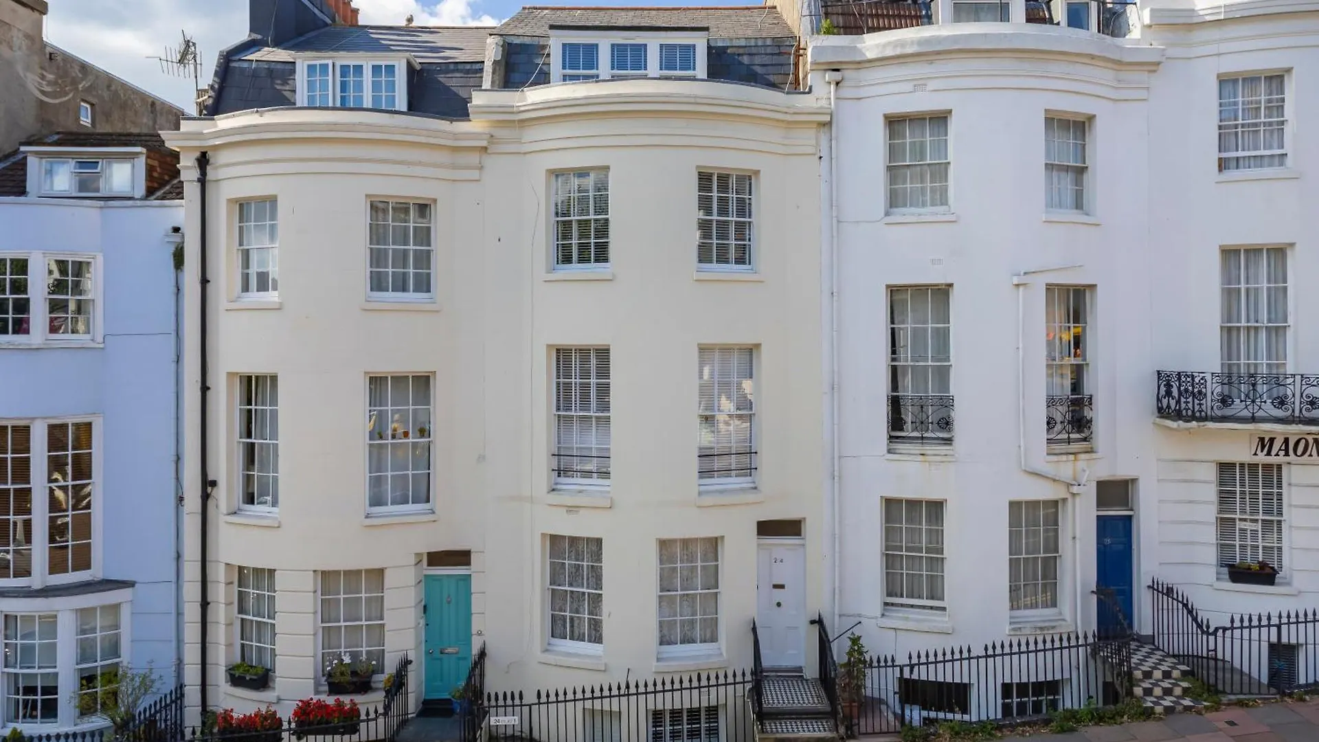 The Chic Coastal Retreat - 3Bd Apartment Brighton