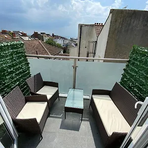 Apartment Town Sea View Balcony, Brighton