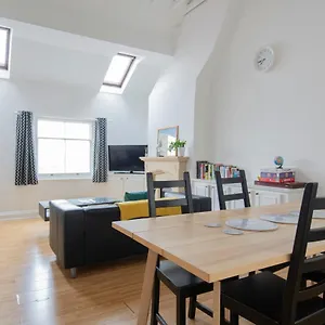 Appartement Fantastic 3 Bed House- Sleeps 6- Superfast Wifi And Garage, Hove