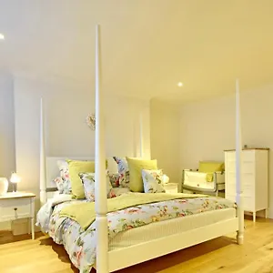 Apartment Parking Free On-site Ev, Brighton