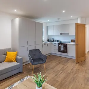 Apartment 2 Bed 2 Bath Near College, Beach, Hospital - Long Offers, Brighton