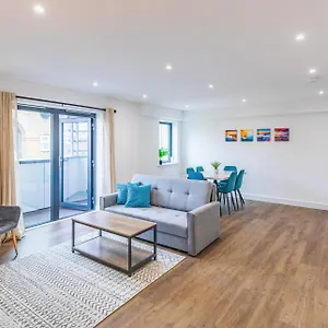 Apartment 2 Bed 2 Bath Near College, Beach, Hospital - Long Offers, Brighton