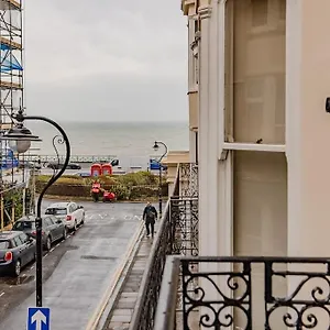 Apartment Beautiful Sea View I Spacious One Bed Flat I Sleep 4 Guests Bp2, Brighton
